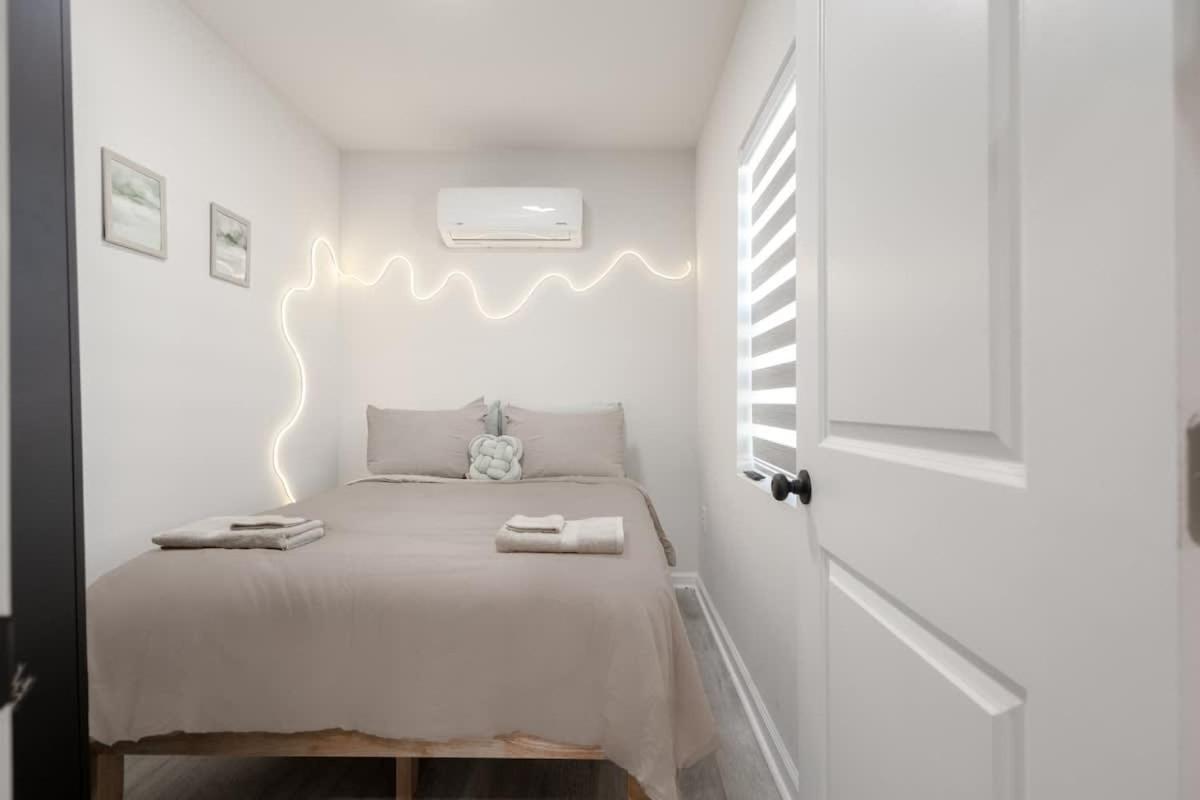 Spacious Tiny By Airport-free Prkng-fast Wifi Holiday home *